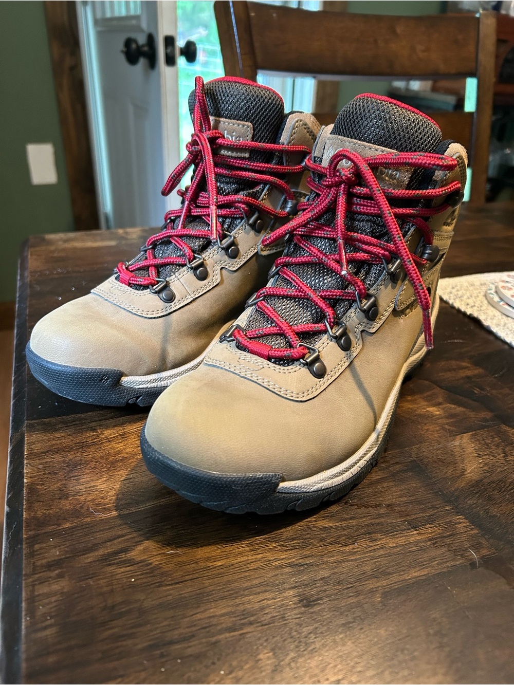 Columbia Brown Hiking Shoe with Red Lining women’s size 9.5